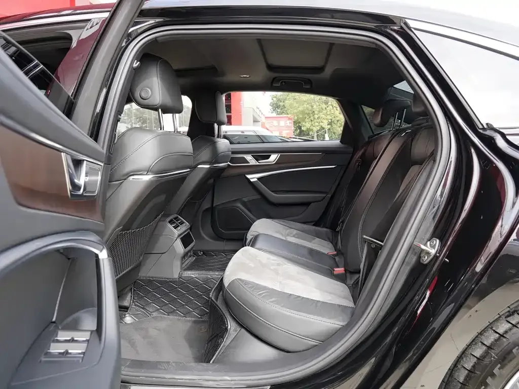 Audi A6L 2023 из CN, фото 6