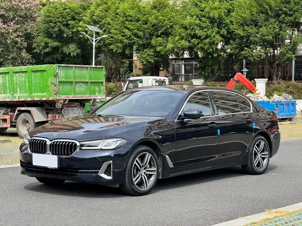 BMW 5 Series 2023 из CN, фото 1