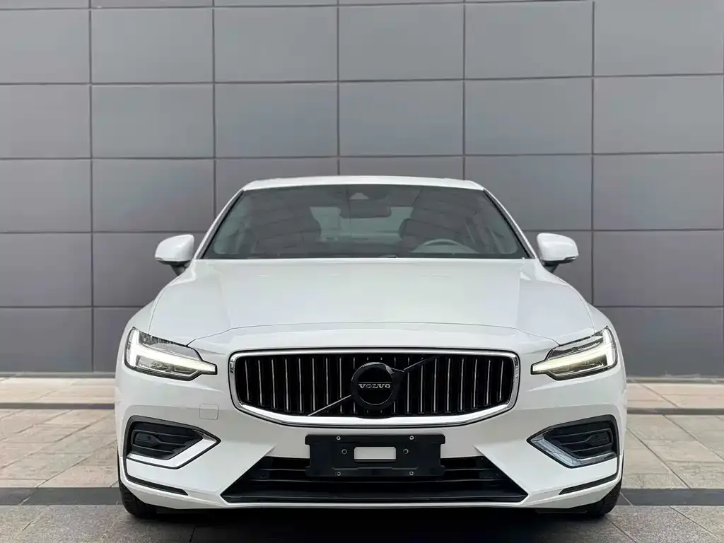 Volvo S60 2022 из CN, фото 2