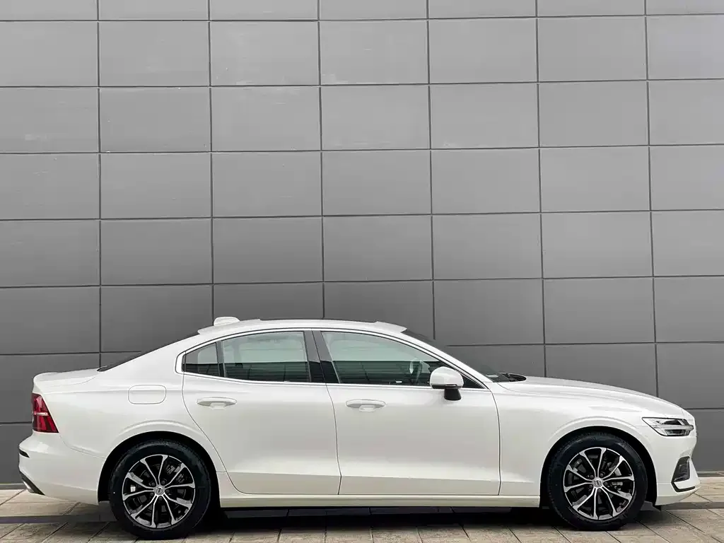 Volvo S60 2022 из CN, фото 3
