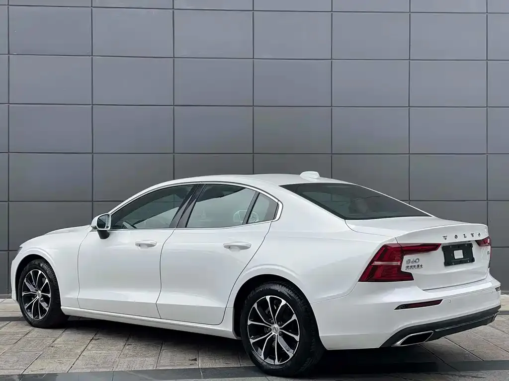 Volvo S60 2022 из CN, фото 4