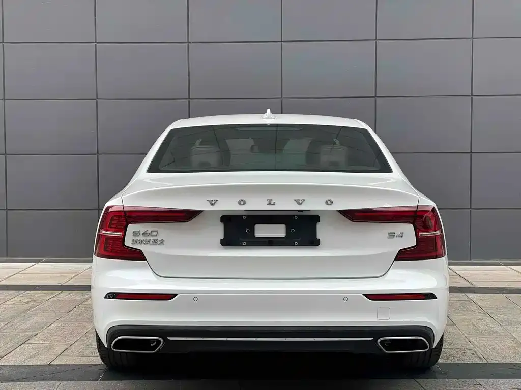 Volvo S60 2022 из CN, фото 5