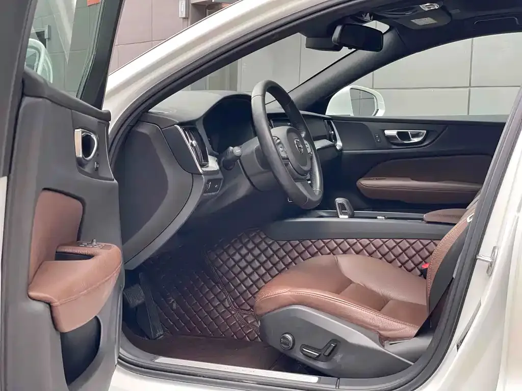 Volvo S60 2022 из CN, фото 7