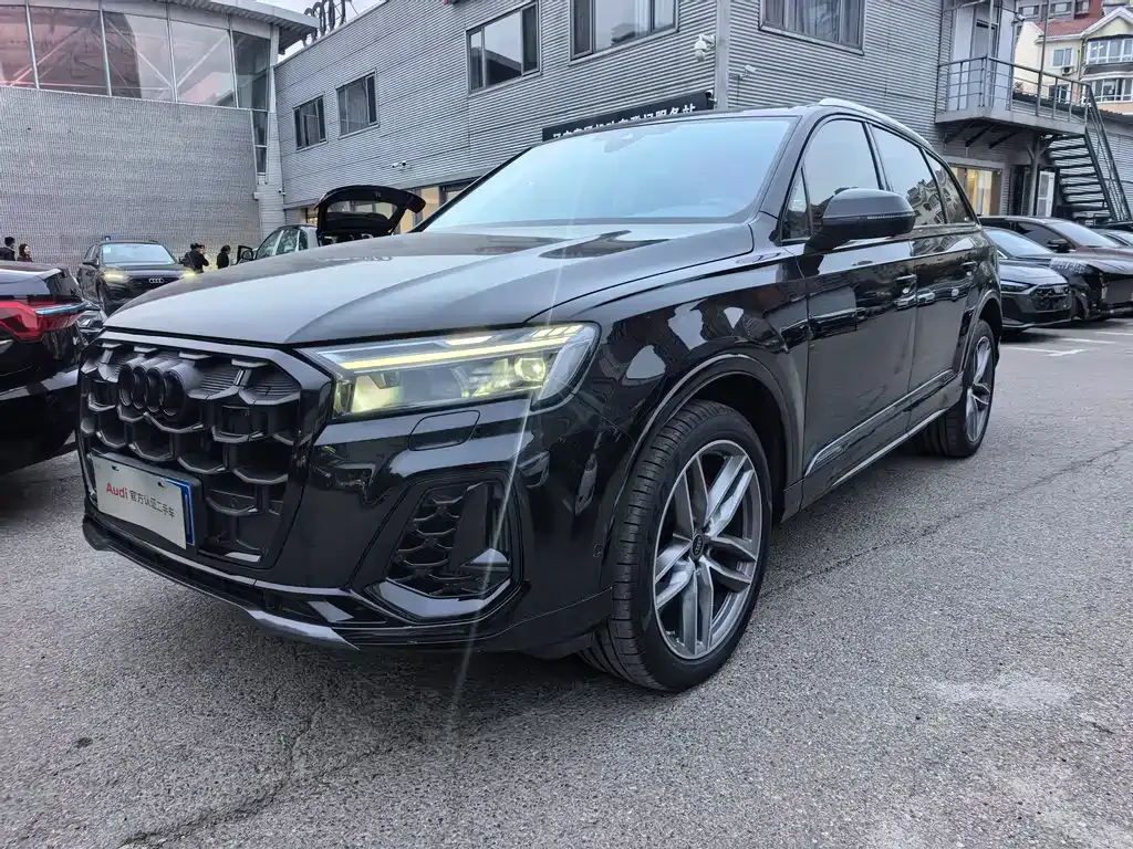 Audi Q7 2025 из CN, фото 1
