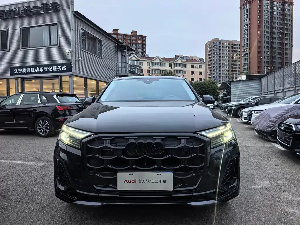 Audi Q7 2025 из CN, фото 2