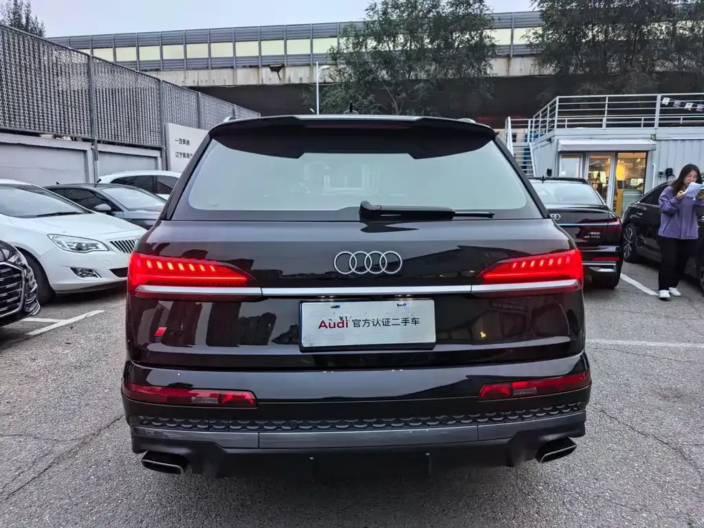 Audi Q7 2025 из CN, фото 4
