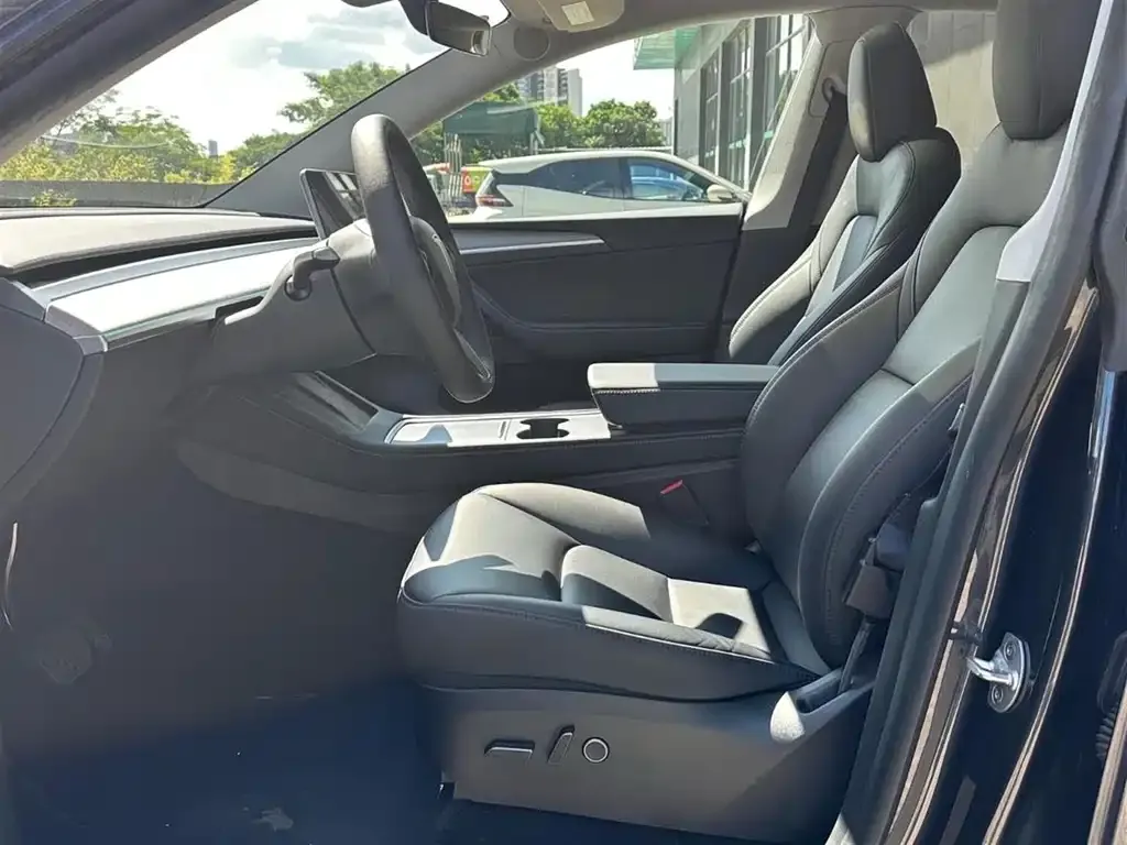 Tesla Model Y 2024 из CN, фото 4