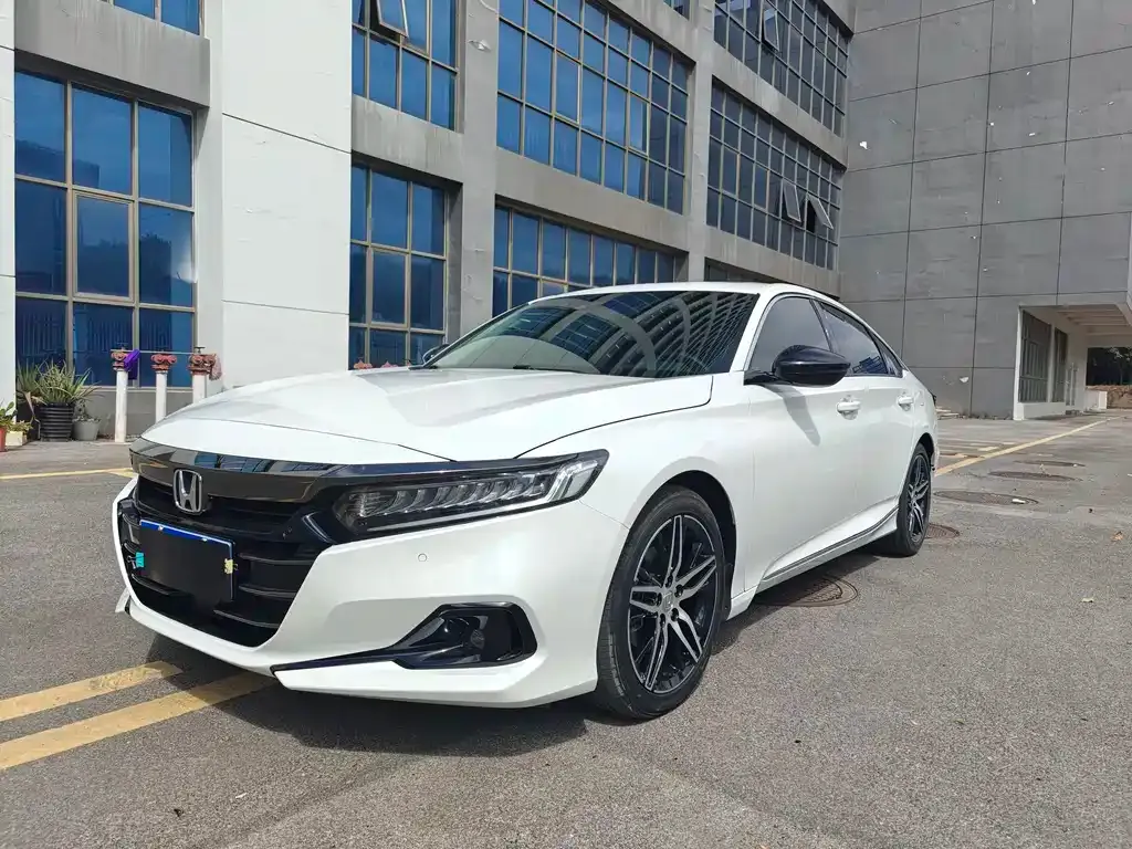 Honda Accord — фото 1