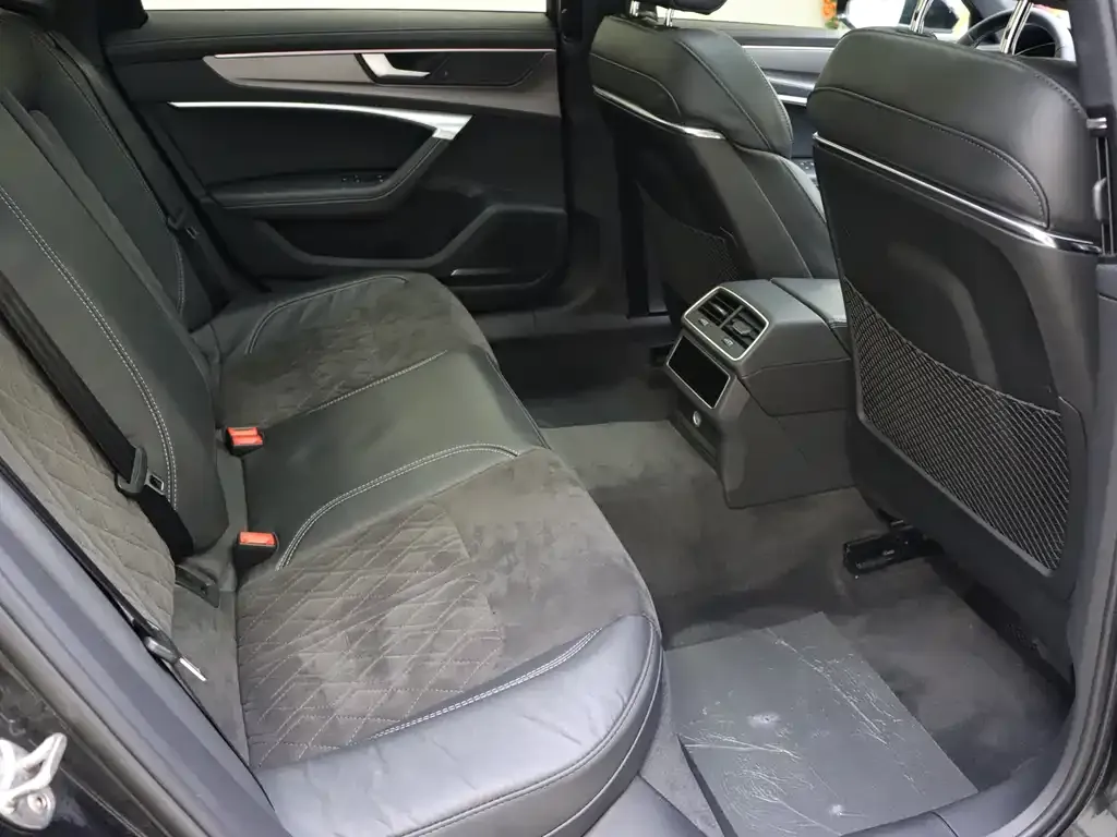 Audi A6L 2022 из CN, фото 10