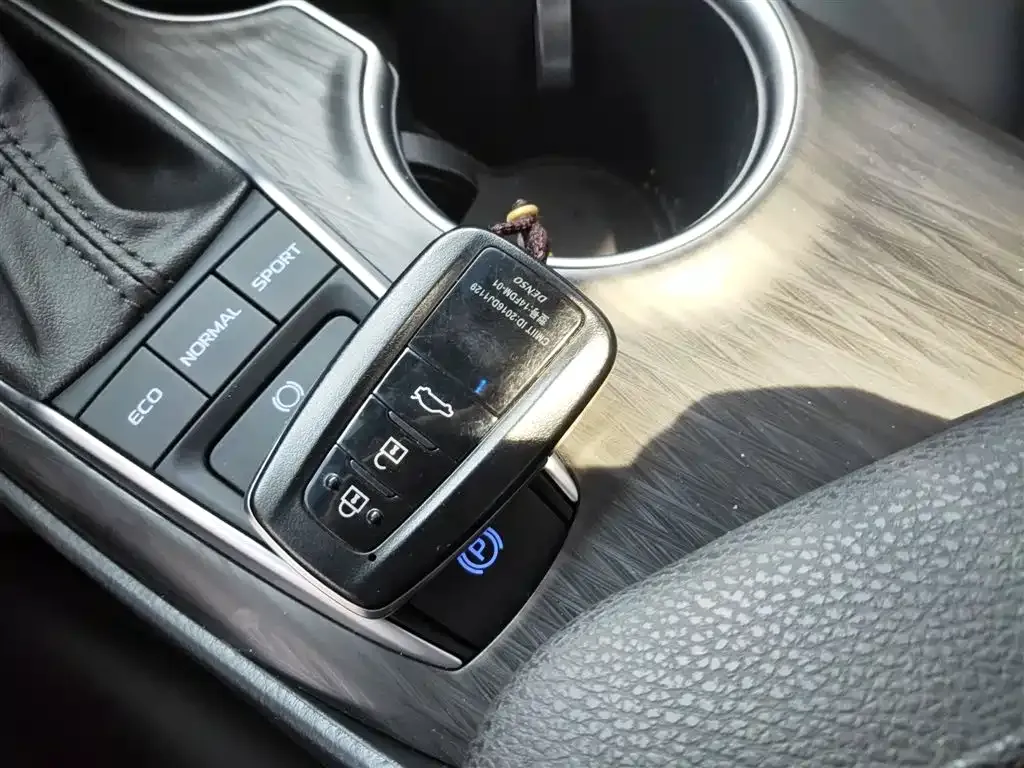 Toyota Camry 2023 из CN, фото 9