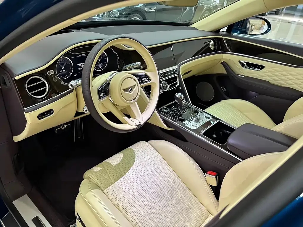 Bentley Flying Spur 2023 из CN, фото 4