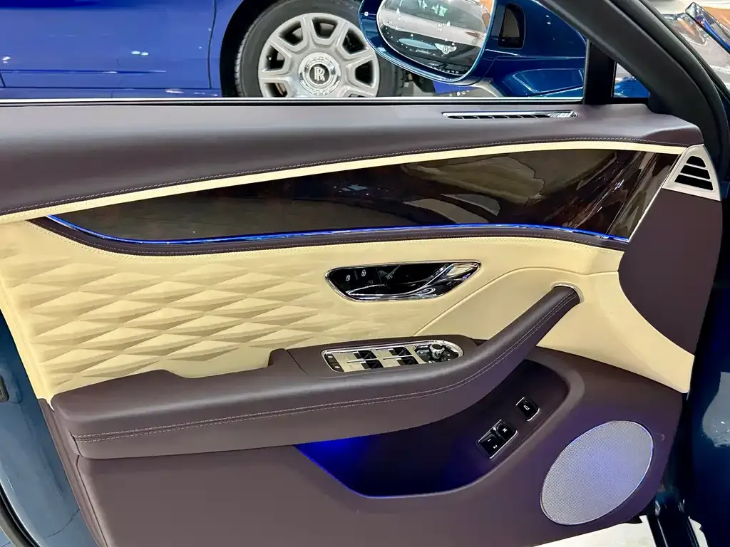 Bentley Flying Spur 2023 из CN, фото 6