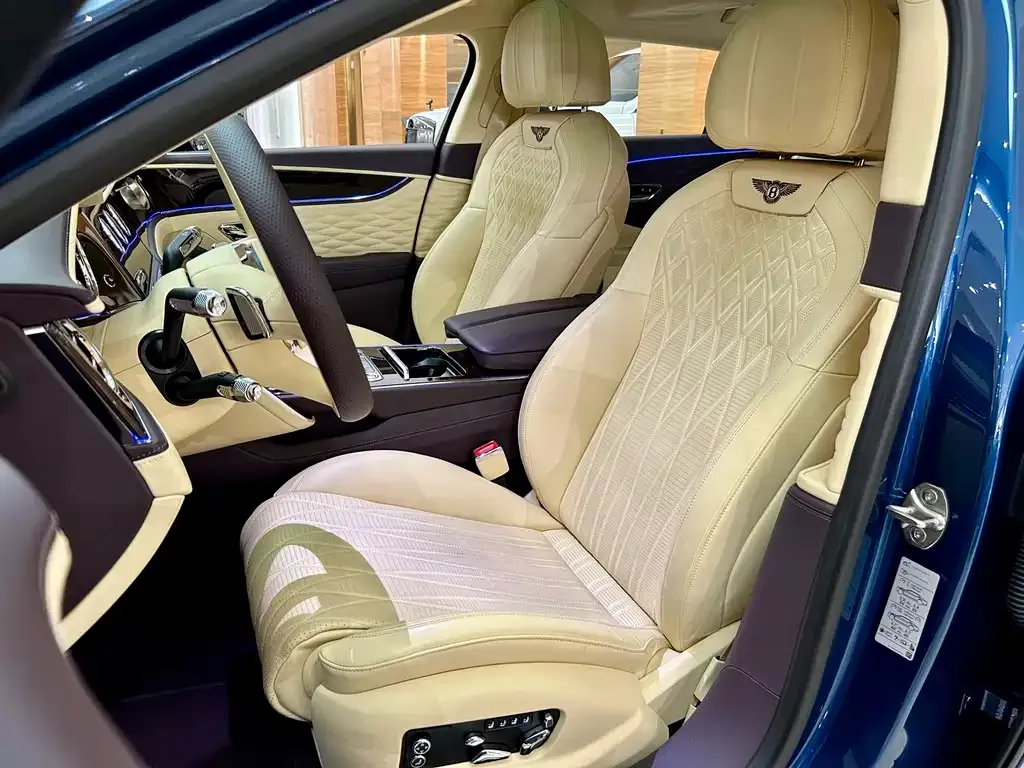 Bentley Flying Spur 2023 из CN, фото 7