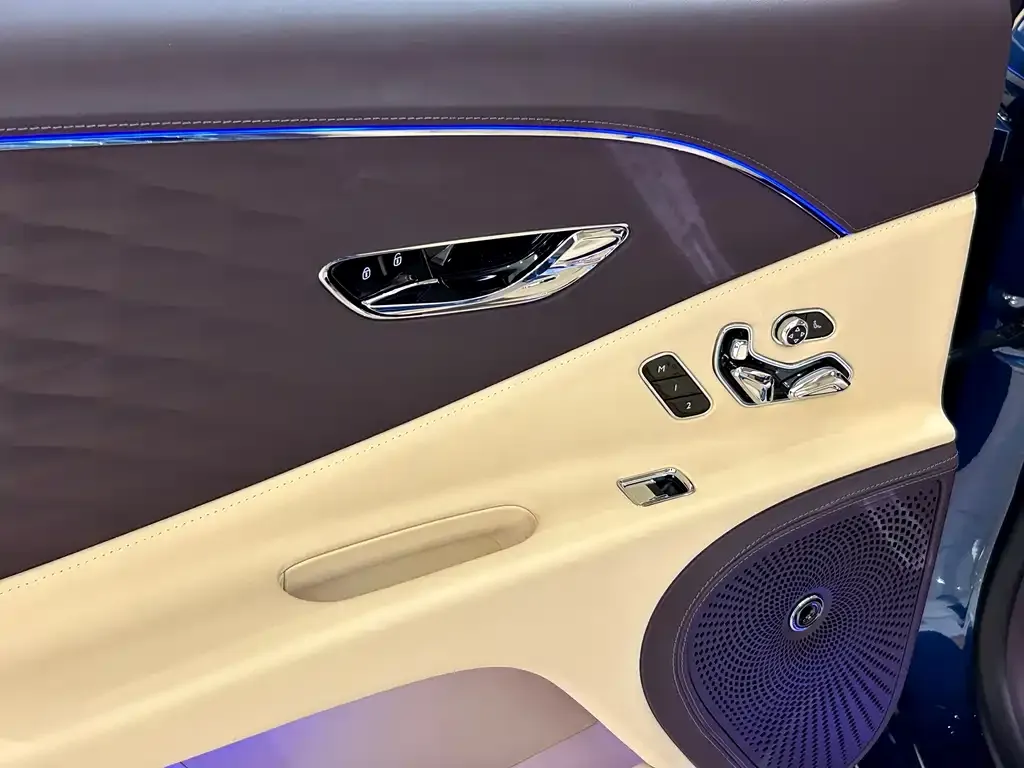 Bentley Flying Spur 2023 из CN, фото 8