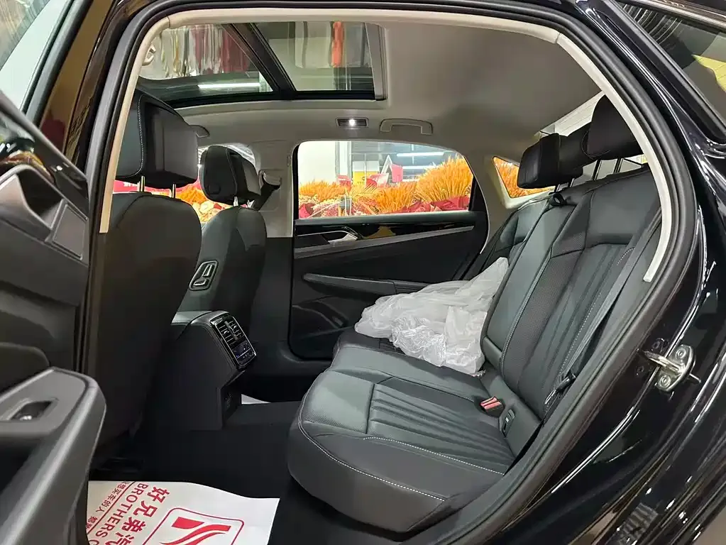Volkswagen Passat 2025 из CN, фото 10