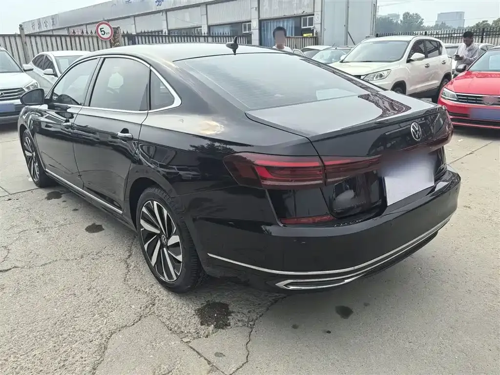 Volkswagen Passat — фото 8