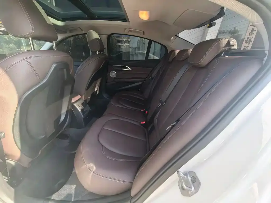 BMW 1 Series 2024 из CN, фото 9