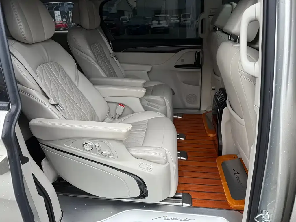 Buick GL8 2023 из CN, фото 5