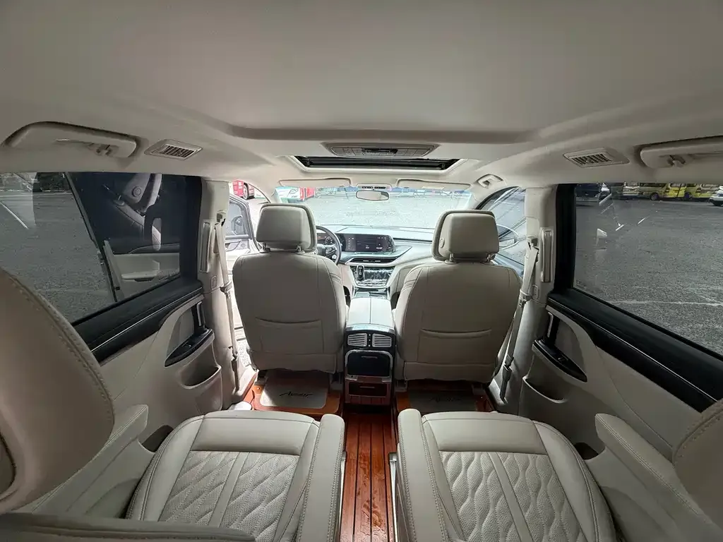 Buick GL8 2023 из CN, фото 9