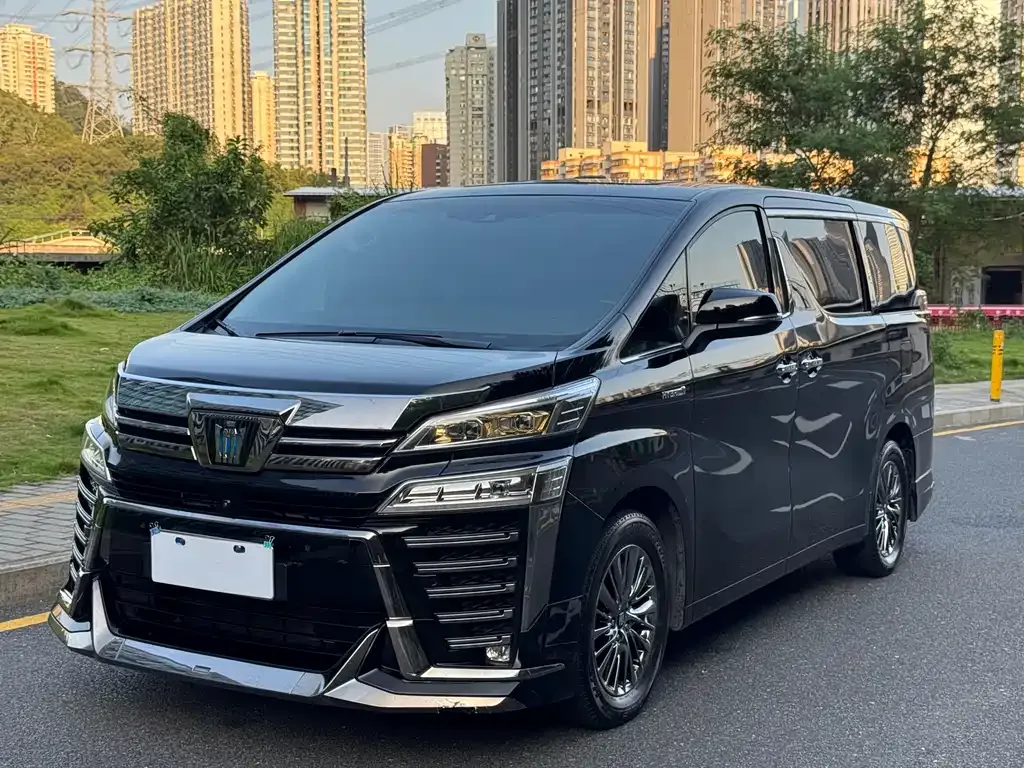 Toyota Vellfire — фото 1