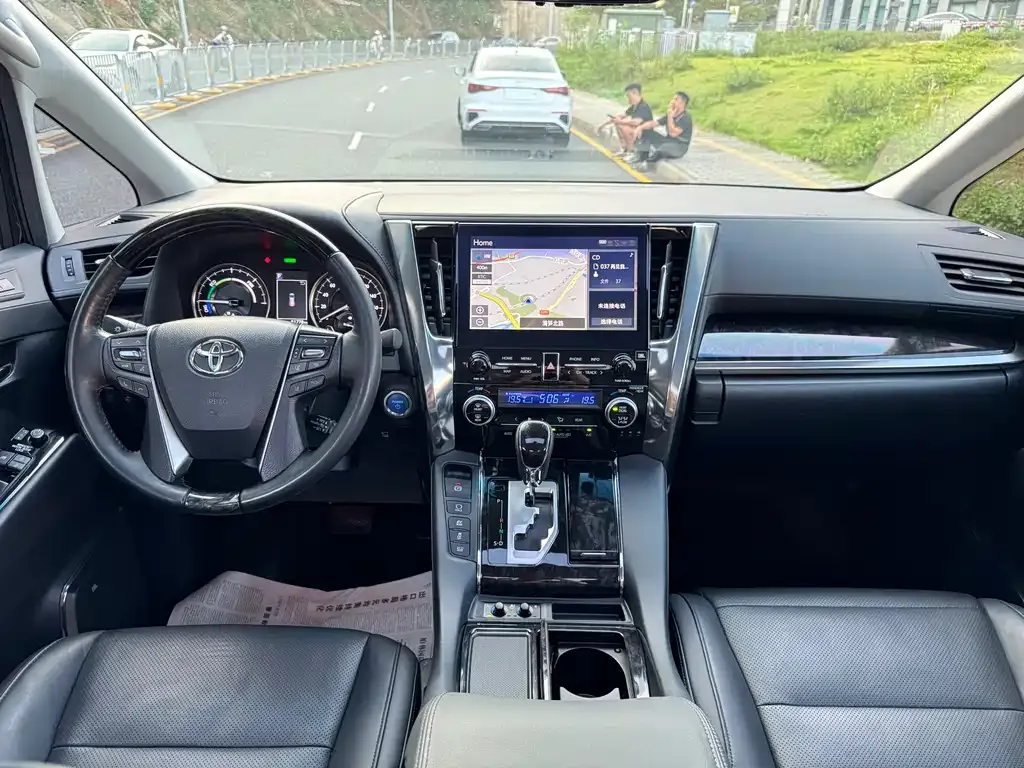 Toyota Vellfire — фото 10