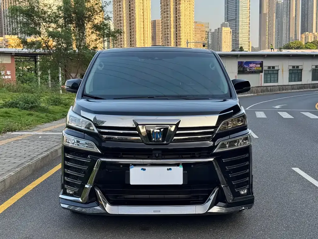 Toyota Vellfire — фото 2