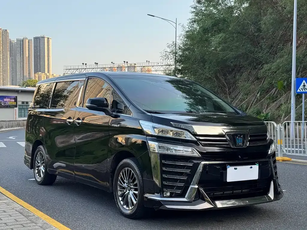 Toyota Vellfire — фото 3