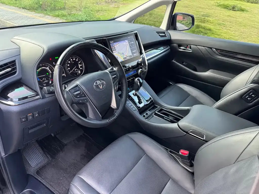Toyota Vellfire — фото 5
