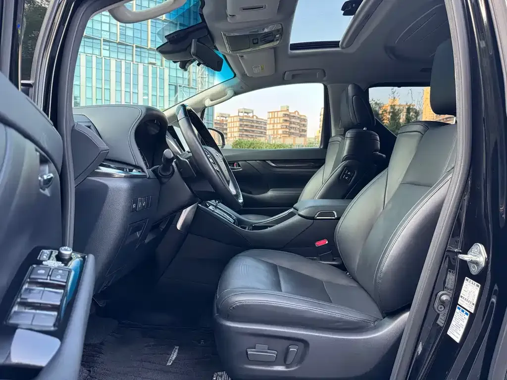 Toyota Vellfire — фото 6