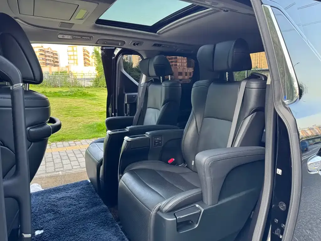 Toyota Vellfire — фото 8