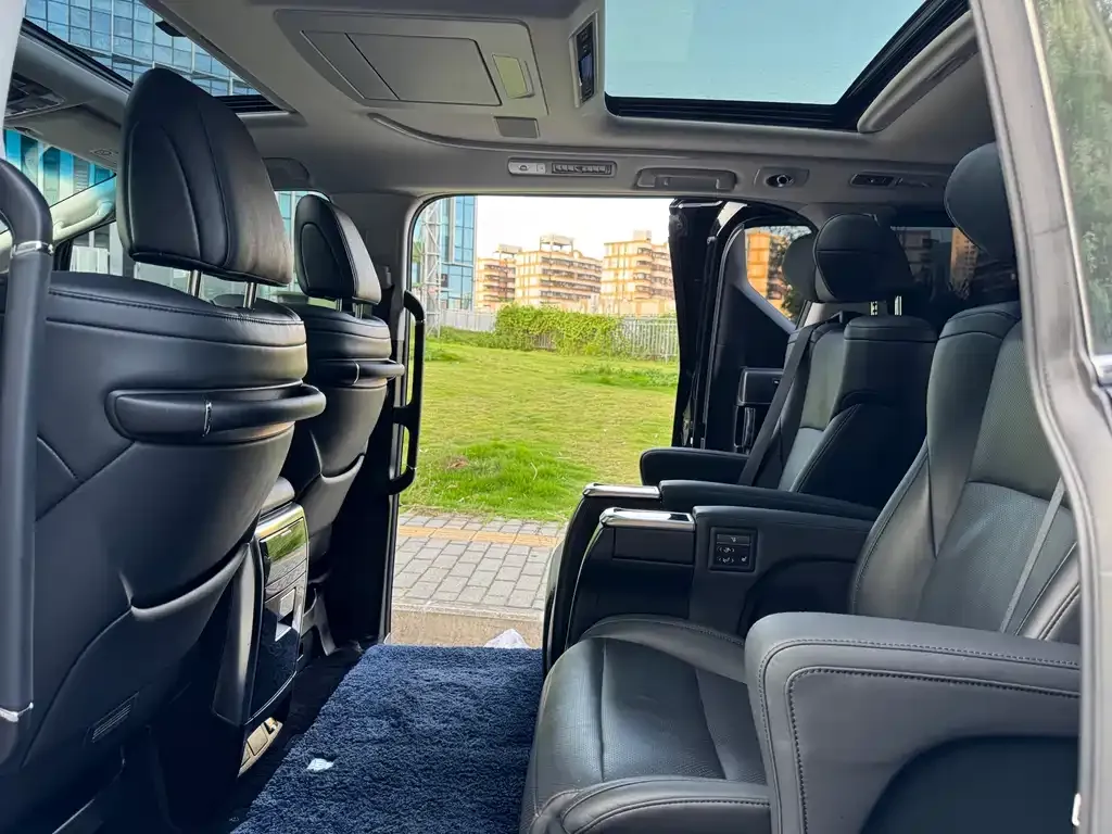 Toyota Vellfire — фото 9