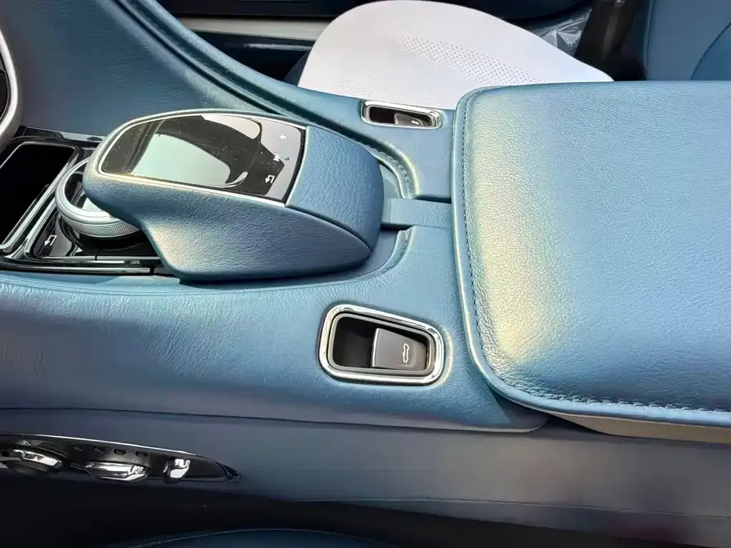 Aston Martin DB11 2021 из CN, фото 5