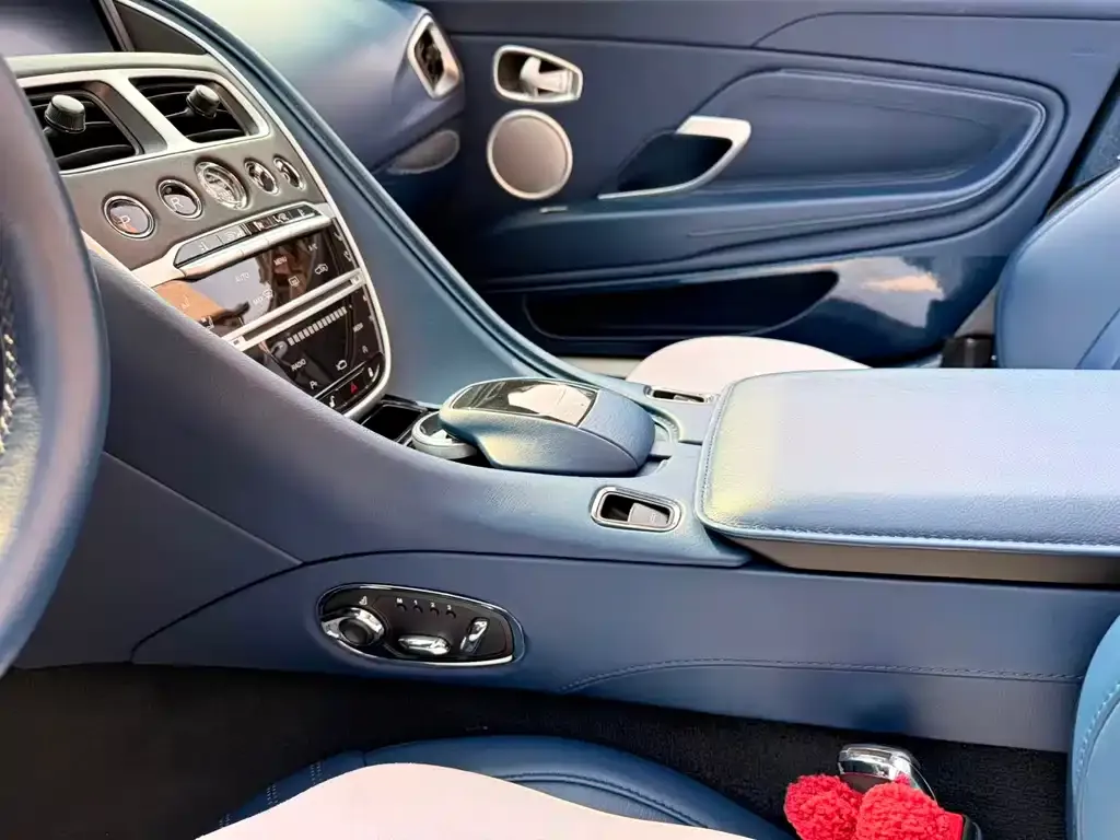 Aston Martin DB11 2021 из CN, фото 6
