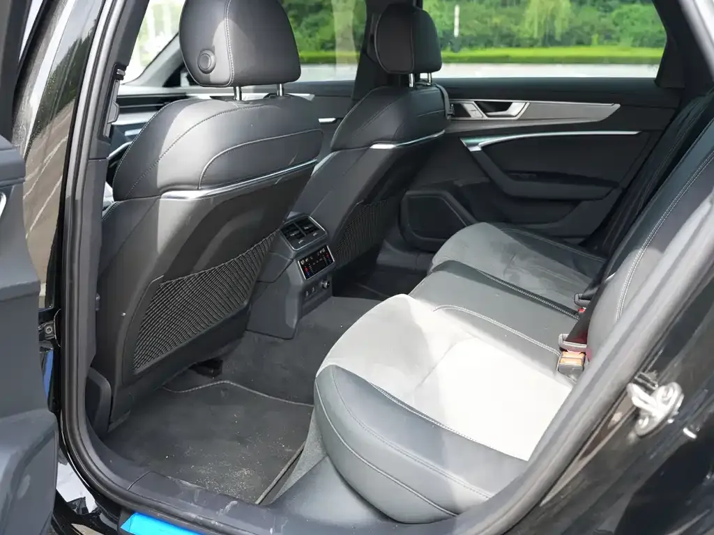 Audi A6L 2024 из CN, фото 7