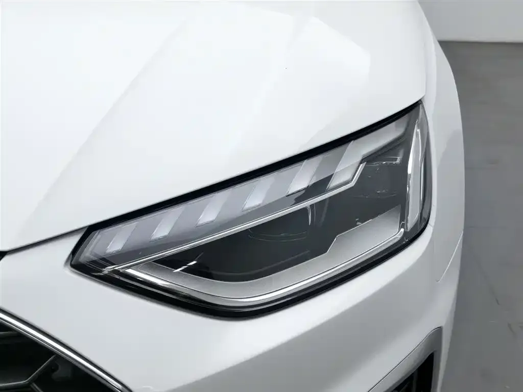Audi A4L 2021 из CN, фото 7