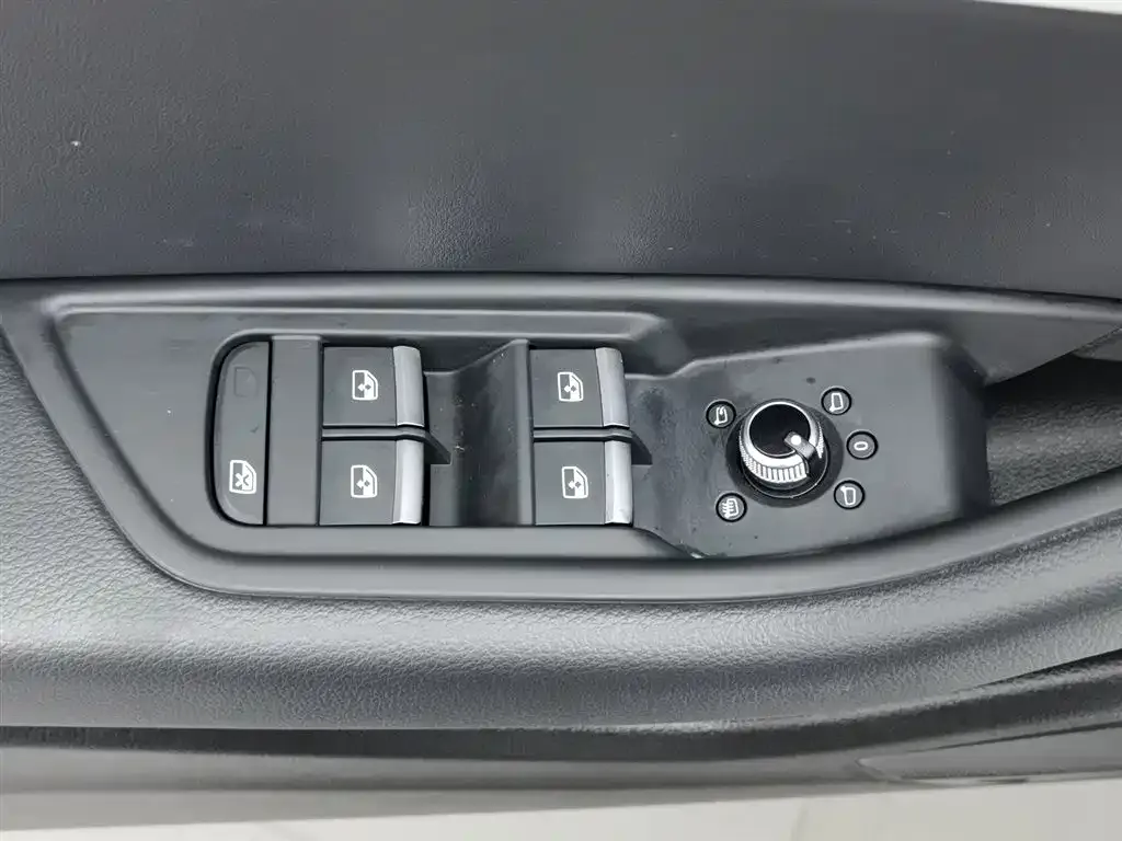 Audi A4L 2021 из CN, фото 9