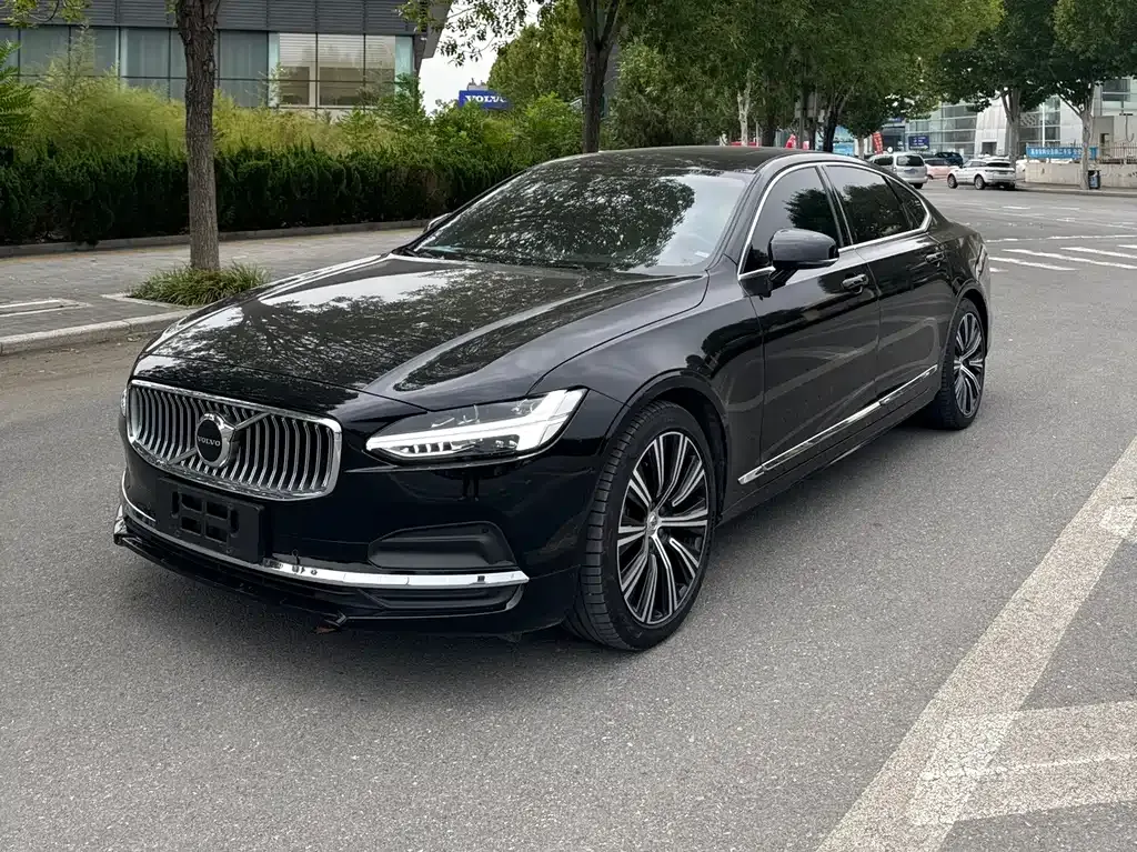 Volvo S90 — фото 1