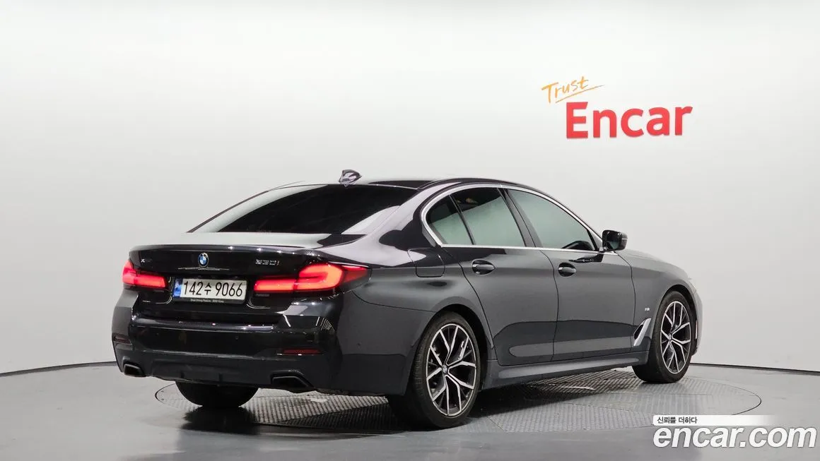 BMW 5-Series 2023 из KR, фото 2