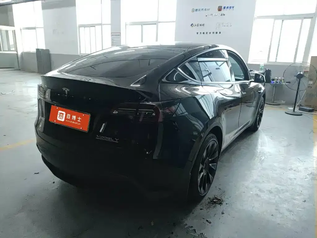 Tesla Model Y — фото 4