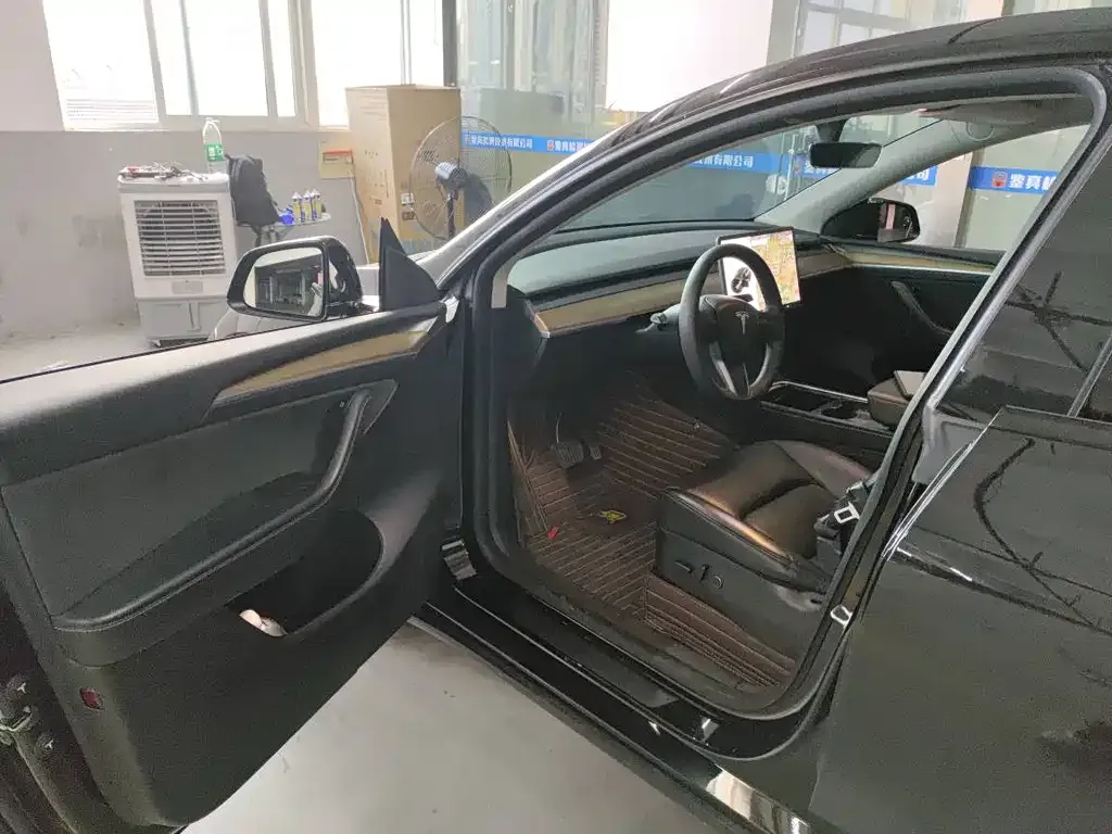 Tesla Model Y — фото 6