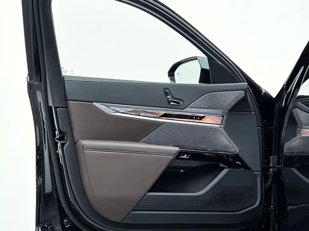 BMW i7 2024 из CN, фото 10