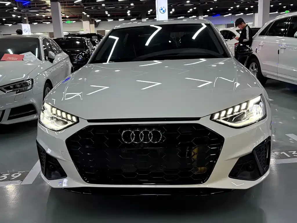 Audi A4L 2022 из CN, фото 2