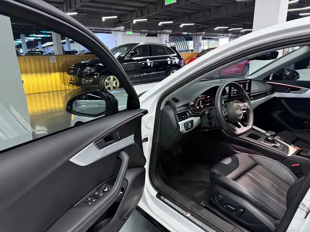 Audi A4L 2022 из CN, фото 4