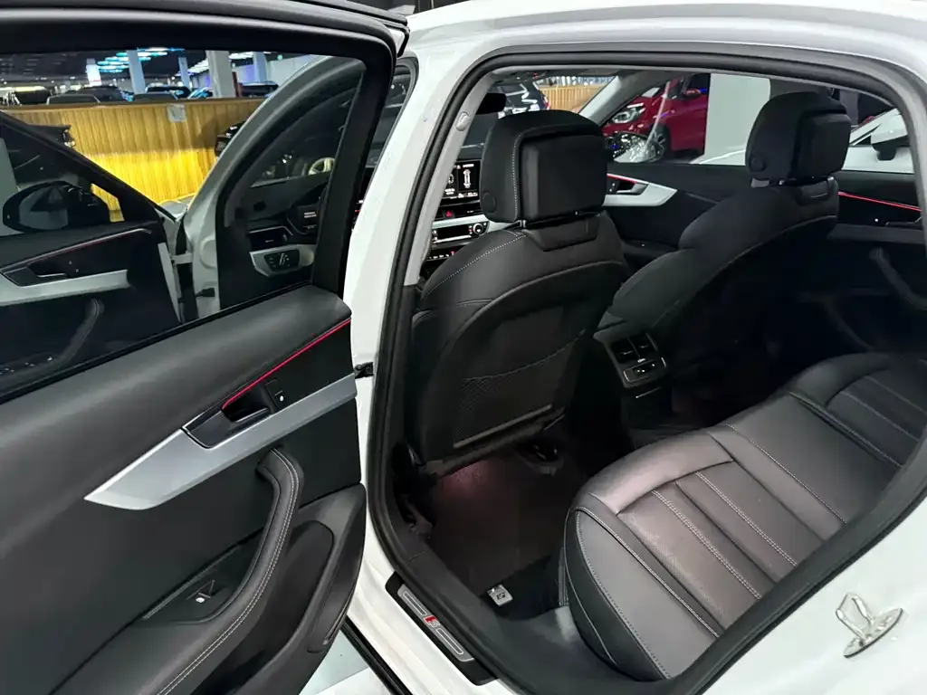 Audi A4L 2022 из CN, фото 6