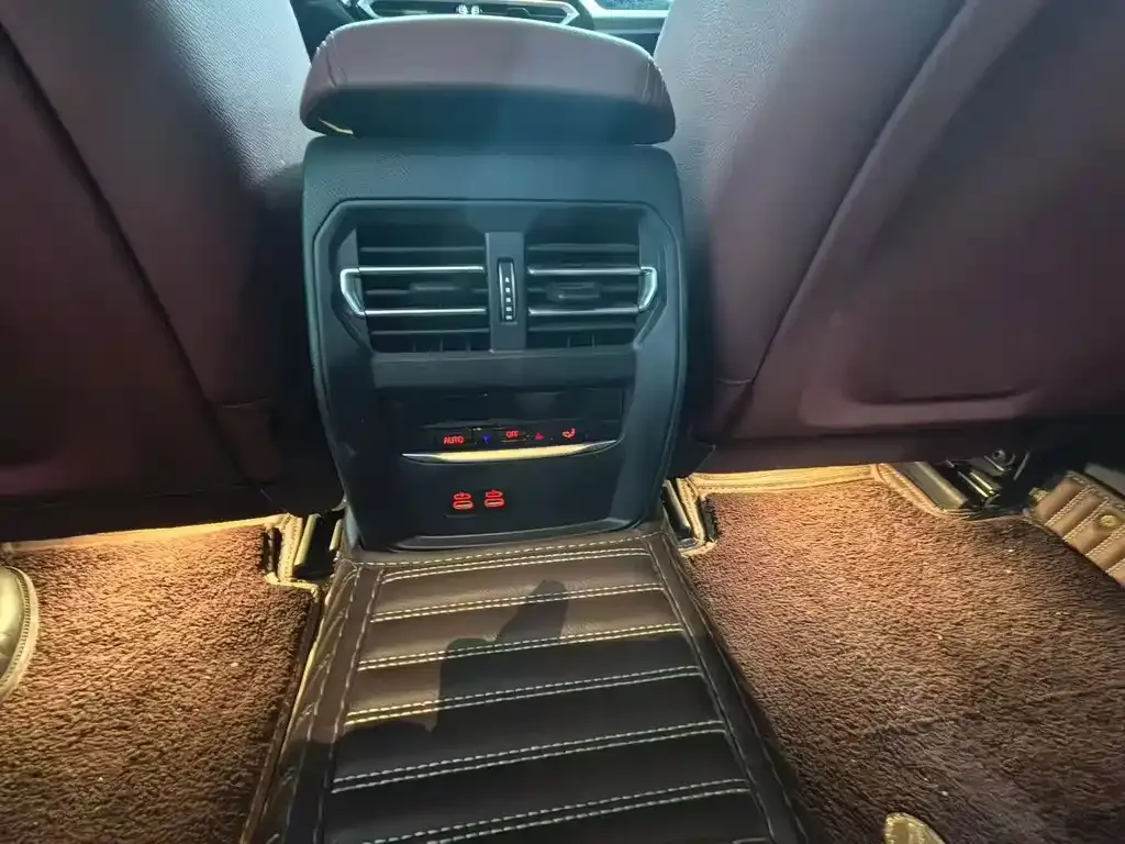 BMW 3 Series 2024 из CN, фото 7