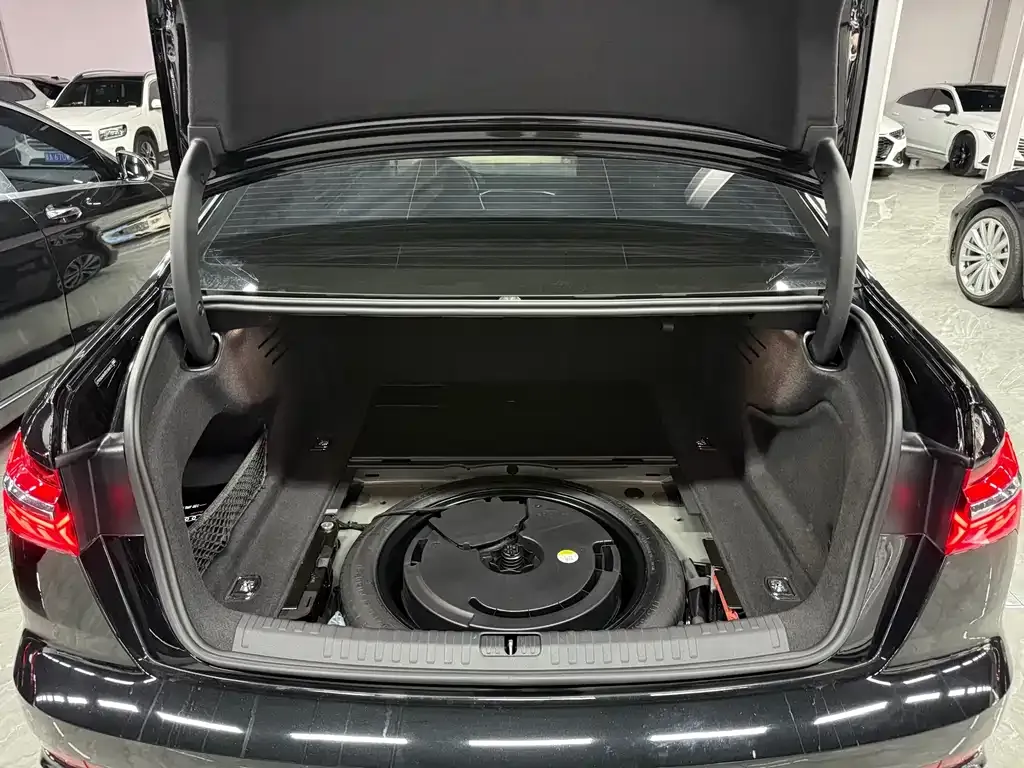 Audi A6L 2025 из CN, фото 10