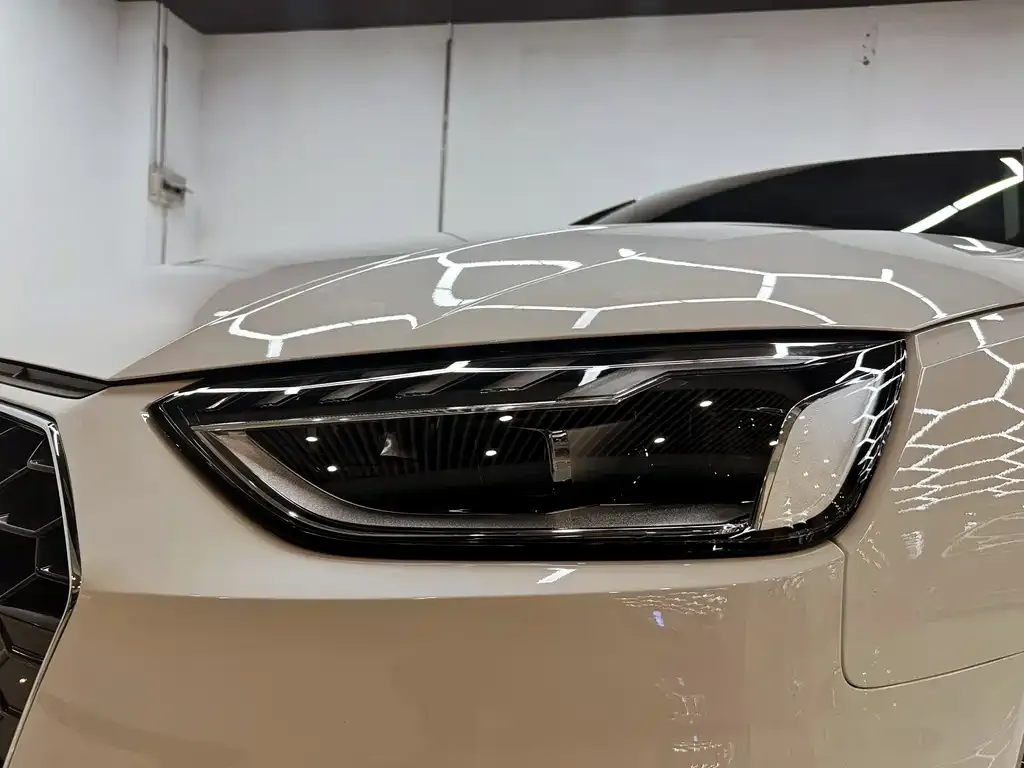 Audi A4L 2023 из CN, фото 5