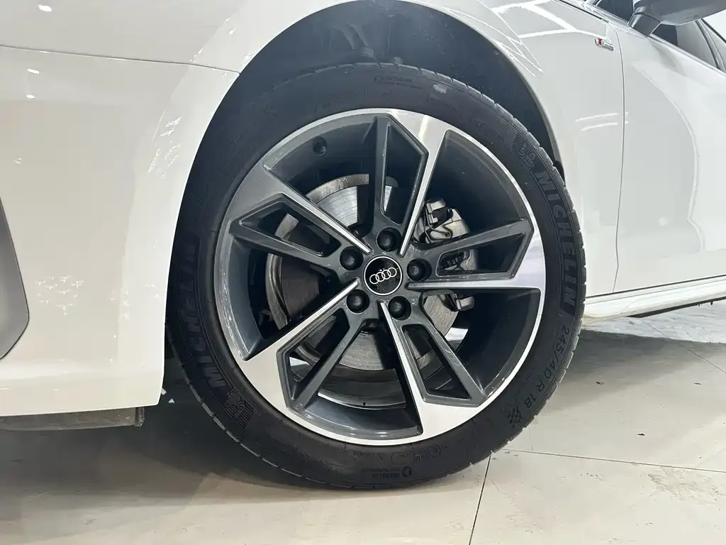 Audi A4L 2023 из CN, фото 6