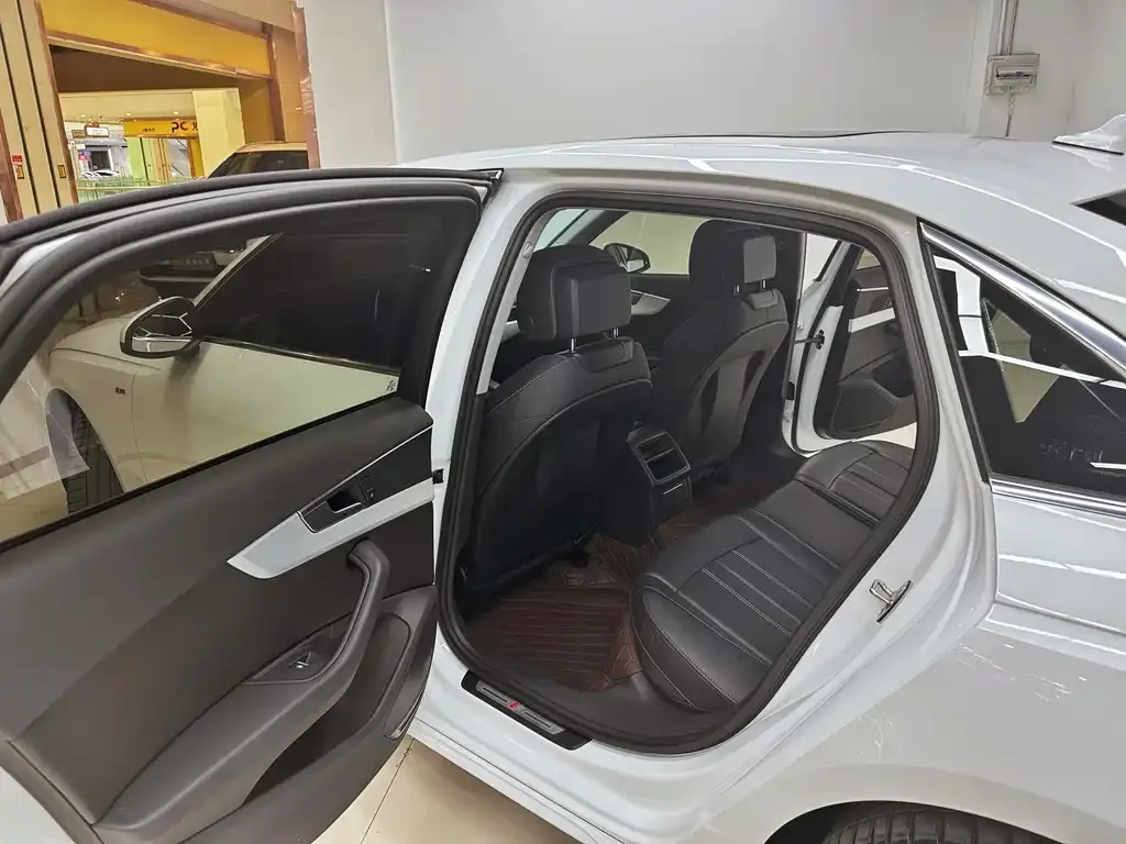 Audi A4L 2023 из CN, фото 7