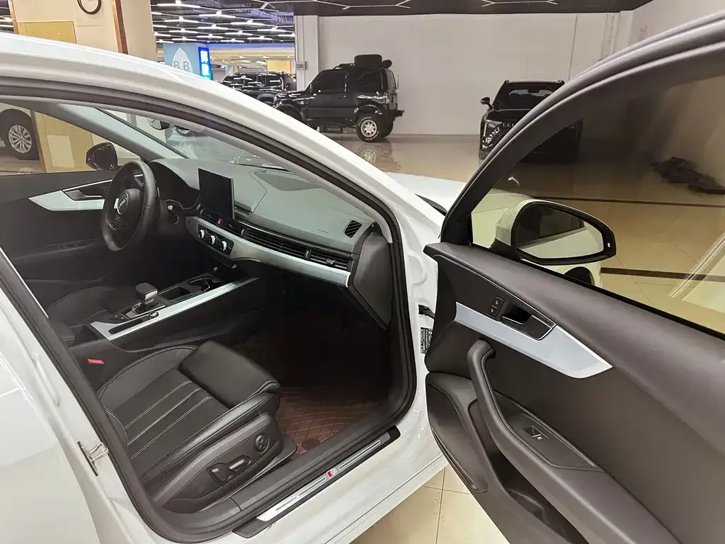 Audi A4L 2023 из CN, фото 8